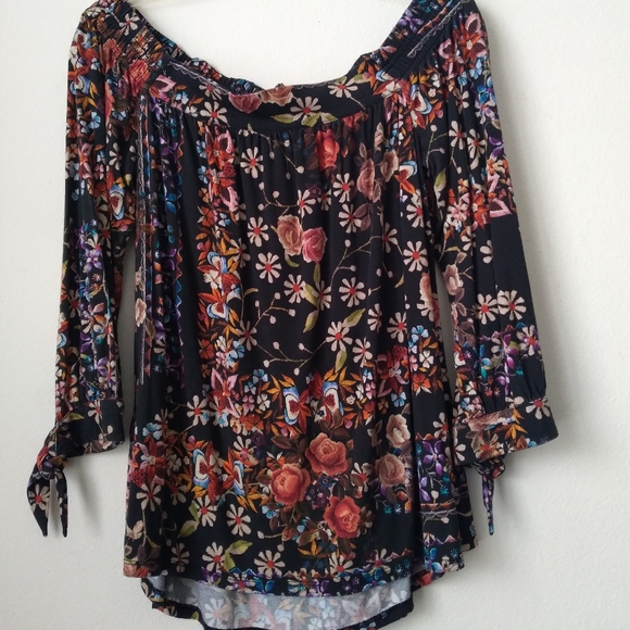 off shoulders top - Picture 1 of 3